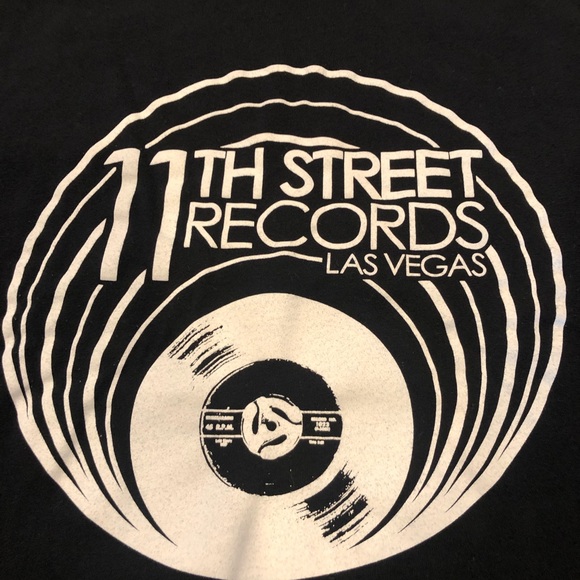 Size large Las Vegas 11th Street Records Short sleeve T-shirt - Picture 2 of 4